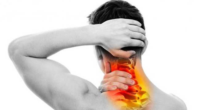 دلایل گردن درد چیست و درمان گردن درد به چه شکل است؟